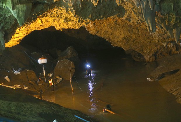 В Таиланде спасли всех застрявших в пещере
