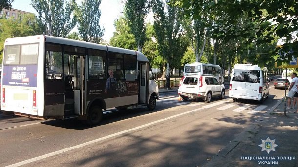 В Николаеве маршрутка с пассажирами врезалась в иномарку