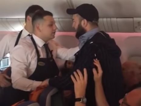 Неадекватний пасажир напав на бортпровідника "Аерофлоту": відео