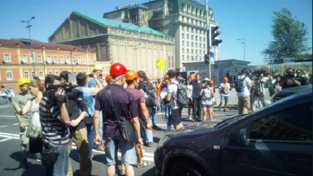Протестувальники перекрили Поштову площу у Києві: що стало причиною