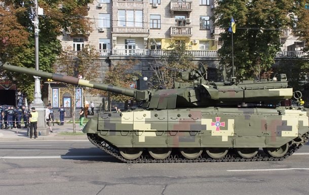 Танк стандарту НАТО обіцяють показати на параді у Києві