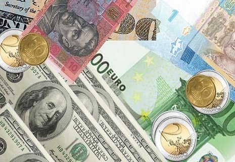 За минулий місяць українці скупили рекордний обсяг валюти