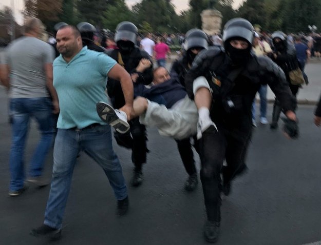 Поліція жорстоко розігнала антиурядовий протест в Кишиневі. Відео