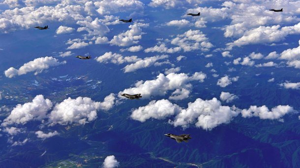 Китайський літак вторгся в південнокорейський простір: по тривозі підняті ВПС Кореї