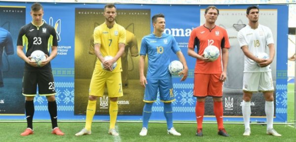 «Слава Україні»: збірна з футболу матиме форму з новим гаслом