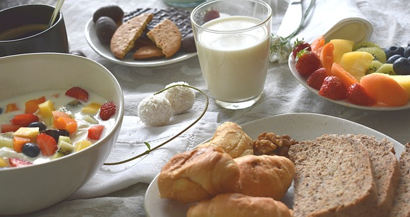 Дієтологи назвали продукти, які категорично не можна їсти на сніданок