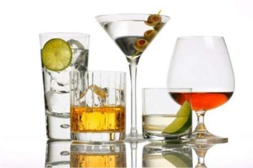 Названі найнебезпечніші для здоров'я алкогольні напої