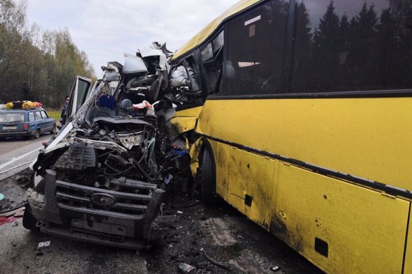 У Росії маршрутка зіткнулася з автобусом, багато загиблих і поранених