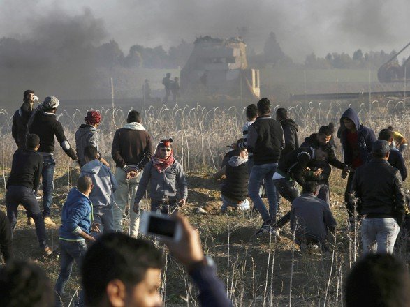 Сутички на кордоні Гази: понад 350 палестинців постраждало
