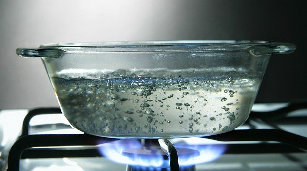 Медики пояснили, чому не можна повторно кип'ятити воду