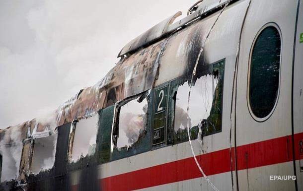 У Німеччині під час руху загорівся поїзд з пасажирами. Відео