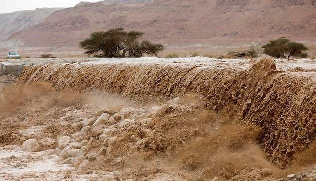 Потужна повінь накрила Йорданію, багато загиблих. Відео