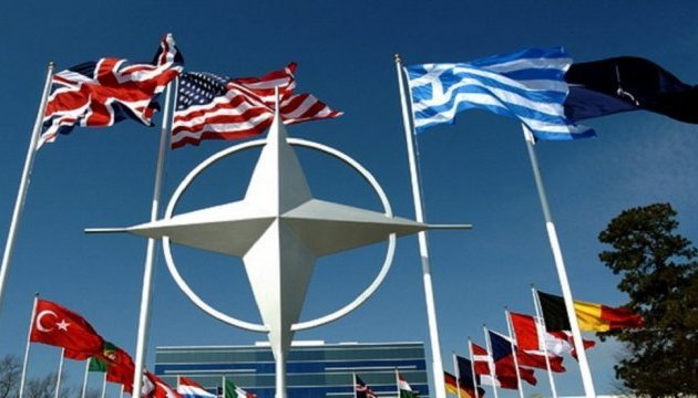 Конфлікт Макрона і США: як відреагували в НАТО