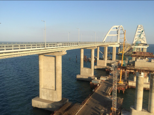 Російські гумористи висміяли будівництво Кримського моста
