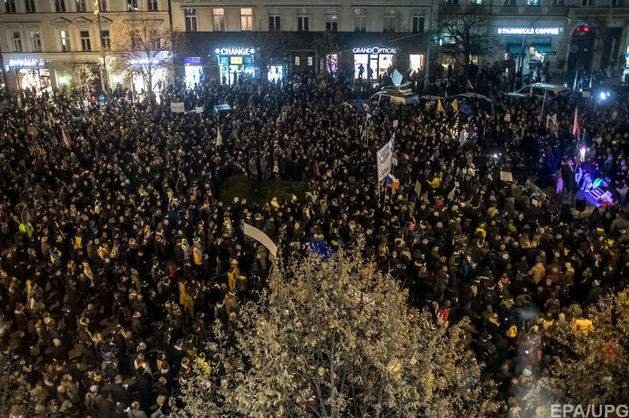 Масові протести захлеснули центр Праги. Відео