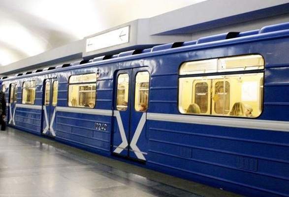 У Києві зупинилося метро: що стало причиною
