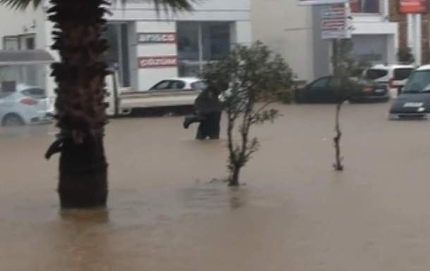 У Туреччині ціле місто пішло під воду. Відео