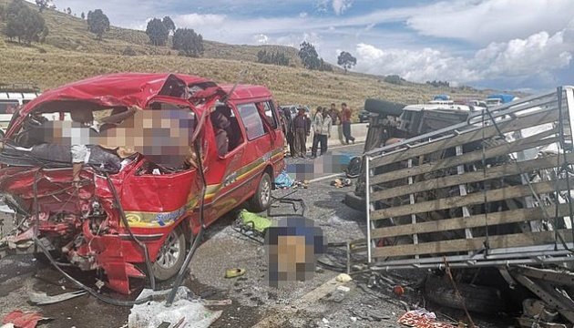 У Болівії зіткнулися автобуси, 17 загиблих