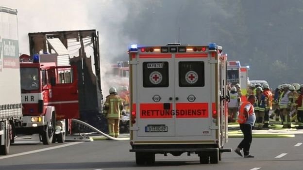 У Німеччині зіткнулися різдвяні вози, 20 постраждалих