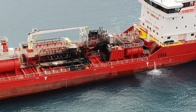 Біля Кіпру спалахнув нафтовий танкер