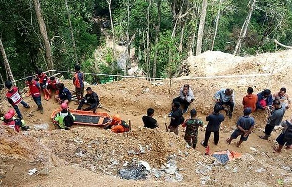 Обвал шахти в Індонезії: загинуло семеро людей