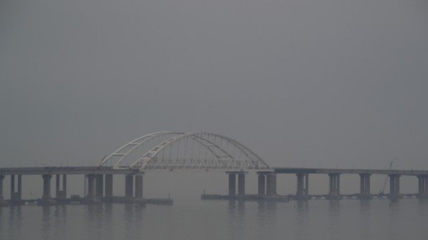 Міст у тумані: у Мережі показали свіжі кадри з Криму