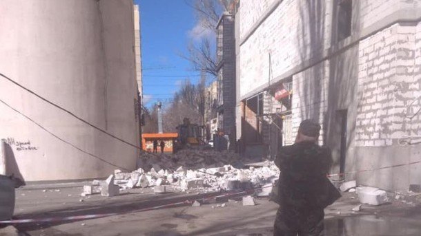 Вітер зруйнував стіну: в Одесі перевірять будівництво