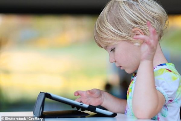 Вчені розповіли про небезпеку мобільних пристроїв для дітей