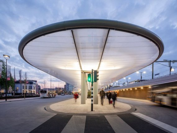 В Нідерландах створили незвичайну автобусну станцію. Фото