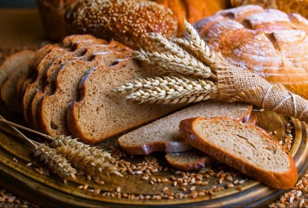 Дієтологи розповіли, скільки на день треба їсти хліба