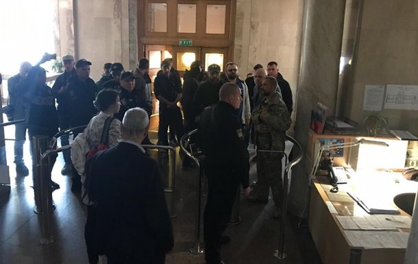 Фанати Порошенка штурмували офіс ДБР: що відбувається