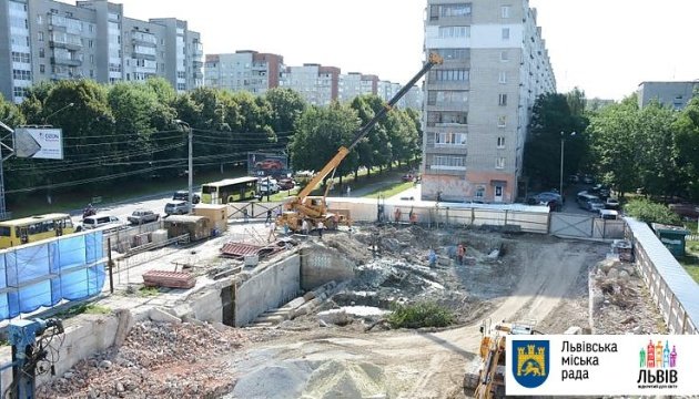 Забудовник зруйнував легендарну фреску-акваріум у Львові