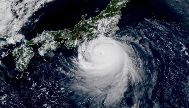 Через тайфун в Японії скасували рейси