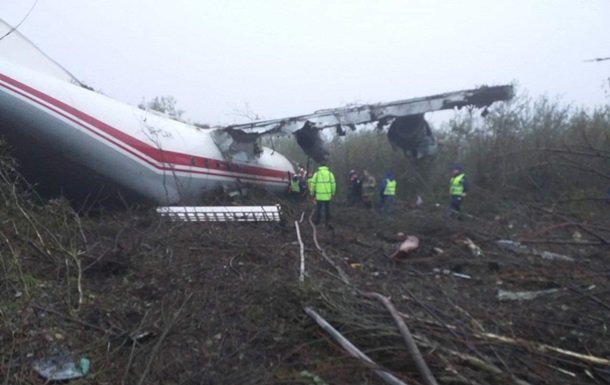 Аварія біля Львова: хто вижив після падіння літака