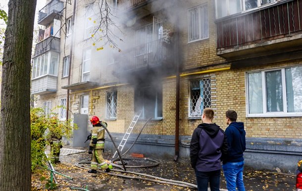 В Києві під час пожежі стався вибух