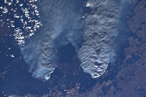 Масштабні пожежі в Австралії показали з космосу. Фото