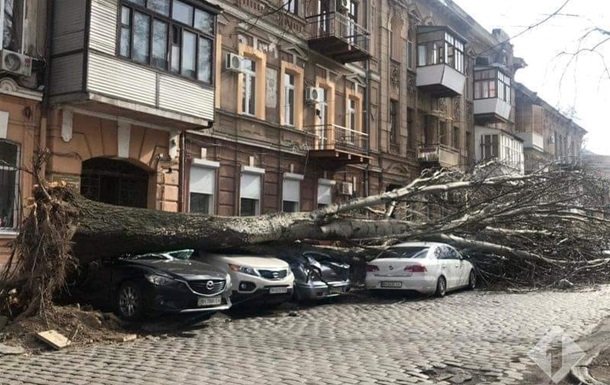 В Україні ураган завдав значних збитків 
