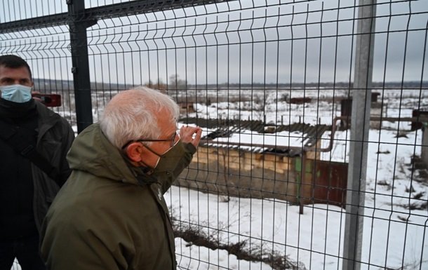Боррель відвідав лінію зіткнення на Донбасі