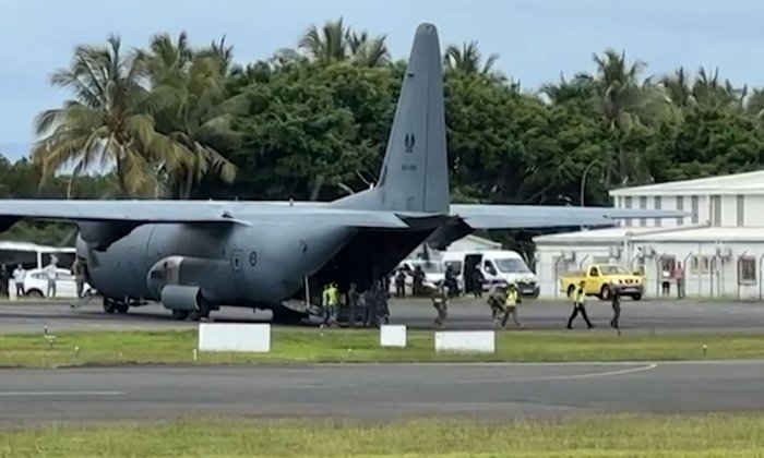 Президент Франции отправится в Новую Каледонию на фоне беспорядков