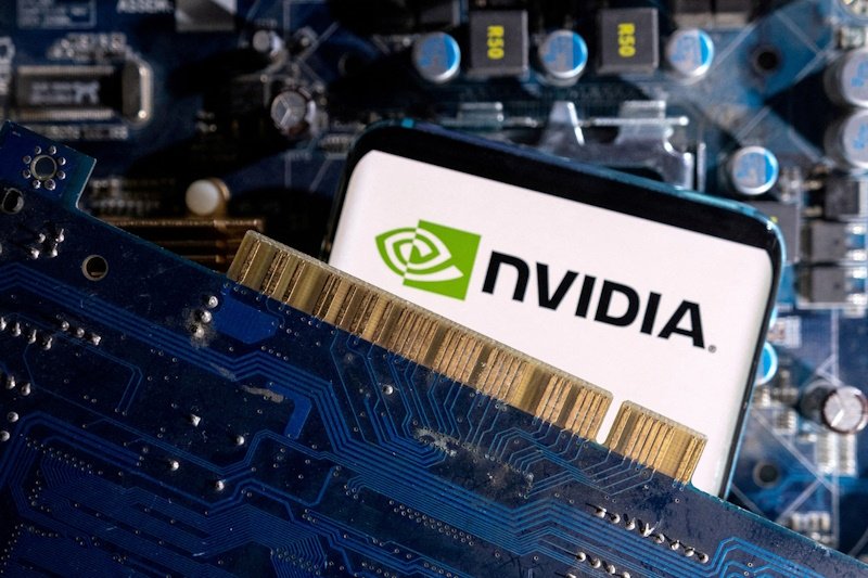 Nvidia возобновляет продажи AI-чипов в Китай