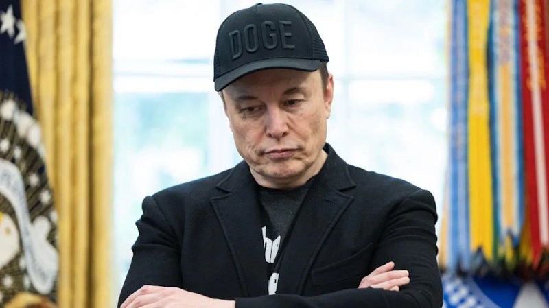 Членство Маска в Королевском обществе под угрозой