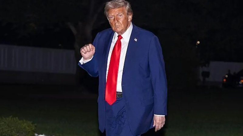 Трамп получил право от суда США увольнять чиновников независимых агентств