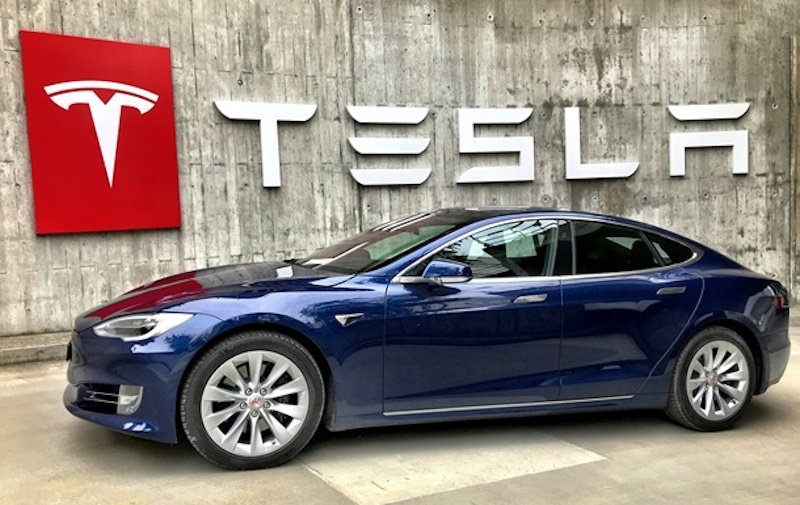 Акции Tesla падают: новые бюджетные модели не оправдали ожиданий