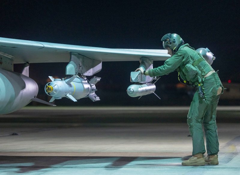 Британские и французские ВВС нанесли удар по складу «ИГ» в Сирии