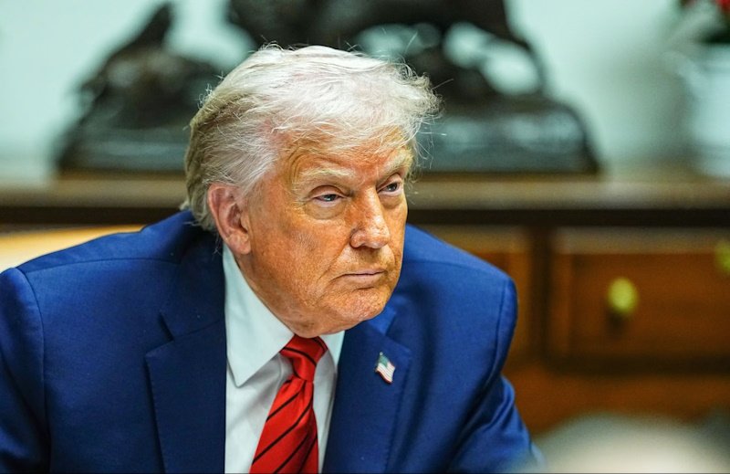 Трамп объявил о 10-процентном лимите на ставки по кредитным картам