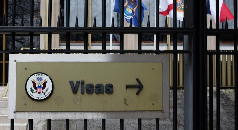 Администрация Трампа приостанавливает выдачу виз из 75 стран