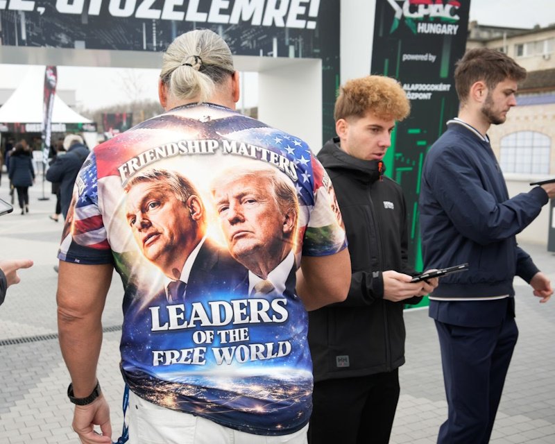Трамп нахваливает Орбана накануне решающих выборов