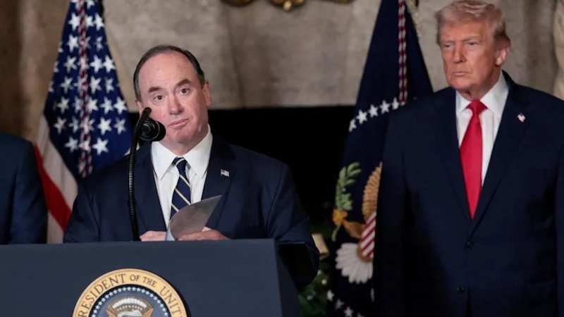 Глава ВМС США Джон Филан немедленно уходит в отставку